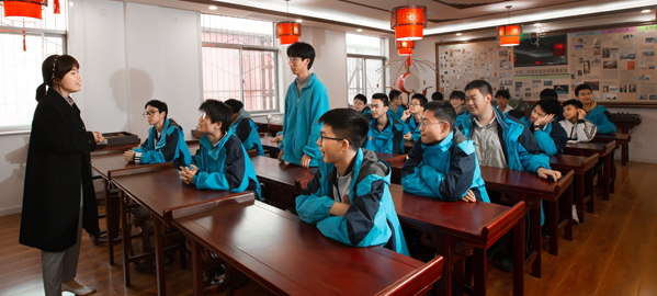 蓝田 分类教学，因材施教，采取“一类一方案、一人一目标”的教学方法