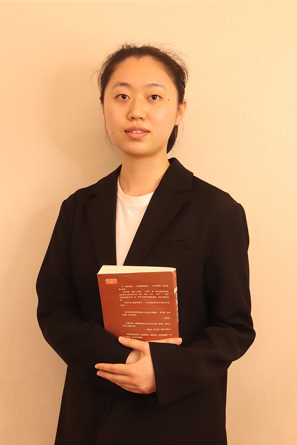 蓝田梁艺 本科学历，优秀班主任
