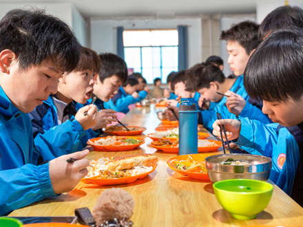 蓝田学生用餐
