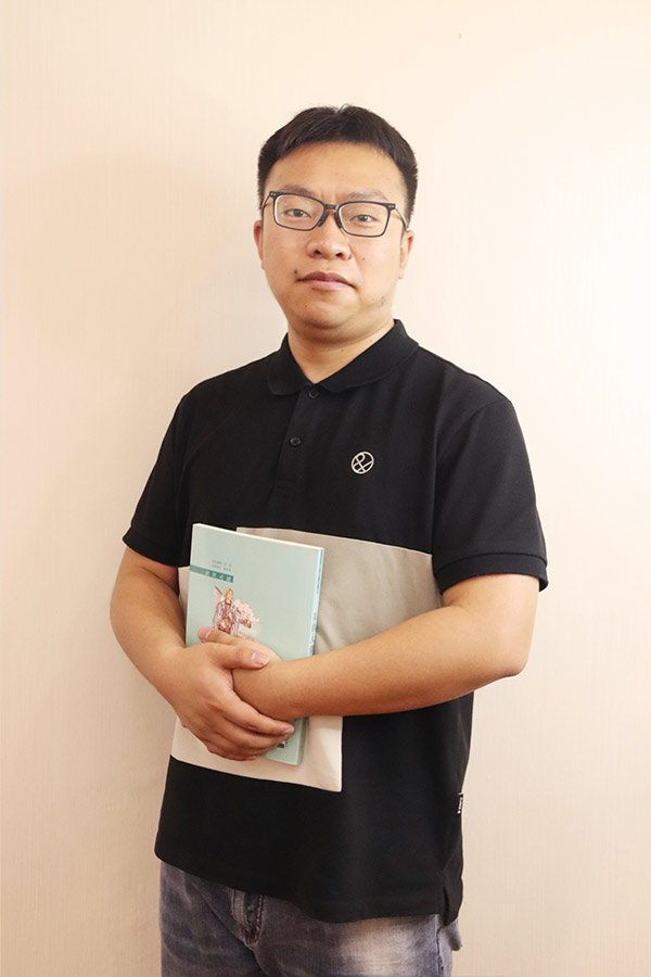 蓝田杨斌 本科学历，毕业于西安航空学院